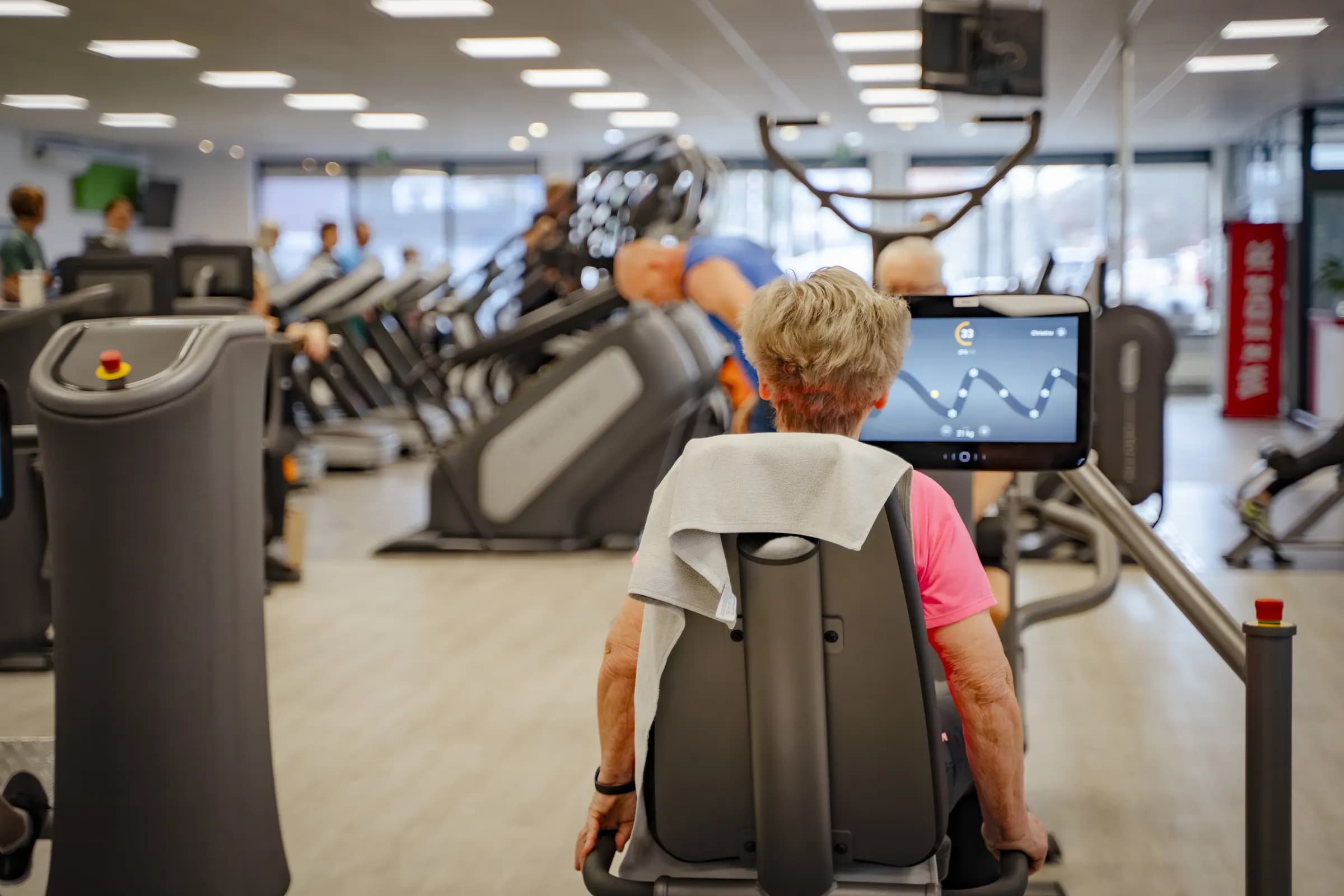 Mitglied auf dem Liegeergometer im Cardiobereich des JETZT!